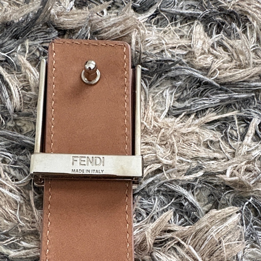 Fendi Light Pink Leather Belt with Silver Burgundy Fendi Monster Logo Buckle - Picture 4 of 9